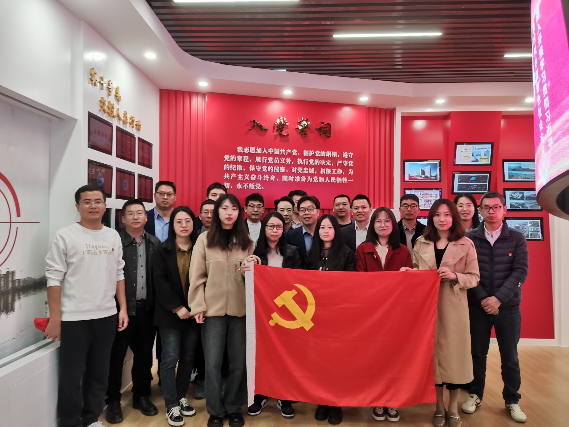 1701767399752337.jpg 市交投物流集團(tuán)黨支部 市交投勘察設(shè)計(jì)公司黨支部聯(lián)合召開(kāi)主題教育學(xué)習(xí)會(huì),葉嵐清攝3.jpg